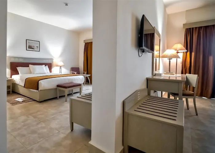Üdülőközpont Amarina Queen & Aqua Park 5*